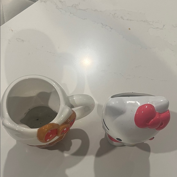 Hello Kitty Red and White Mug and Figurine Set - Picture 2 of 4